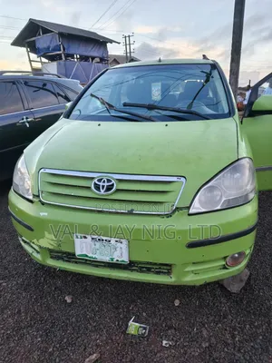 Toyota Avensis Verso 2.0 Petrol 2001 Green