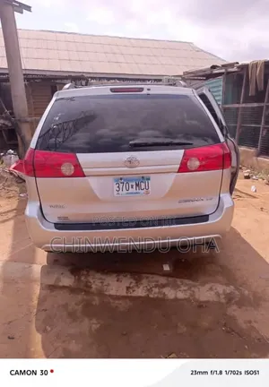 Toyota Sienna 2006 Silver