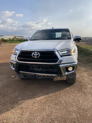 Toyota Hilux 2021 White