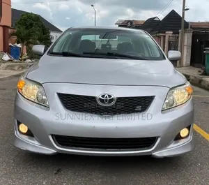 Toyota Corolla 2010 Silver