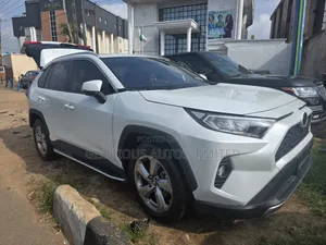 Toyota RAV4 Limited 2022 White