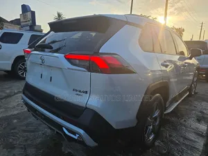 Toyota RAV4 Limited 2022 White