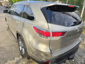 Toyota Highlander Limited 4dr SUV AWD (3.5L 6cyl 6A) 2014 Gold