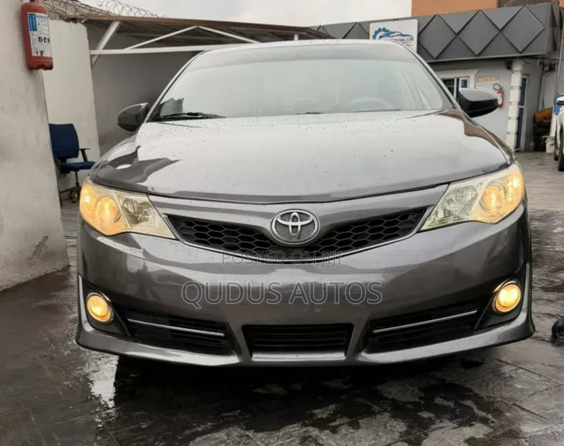 Toyota Camry 2012 Gray