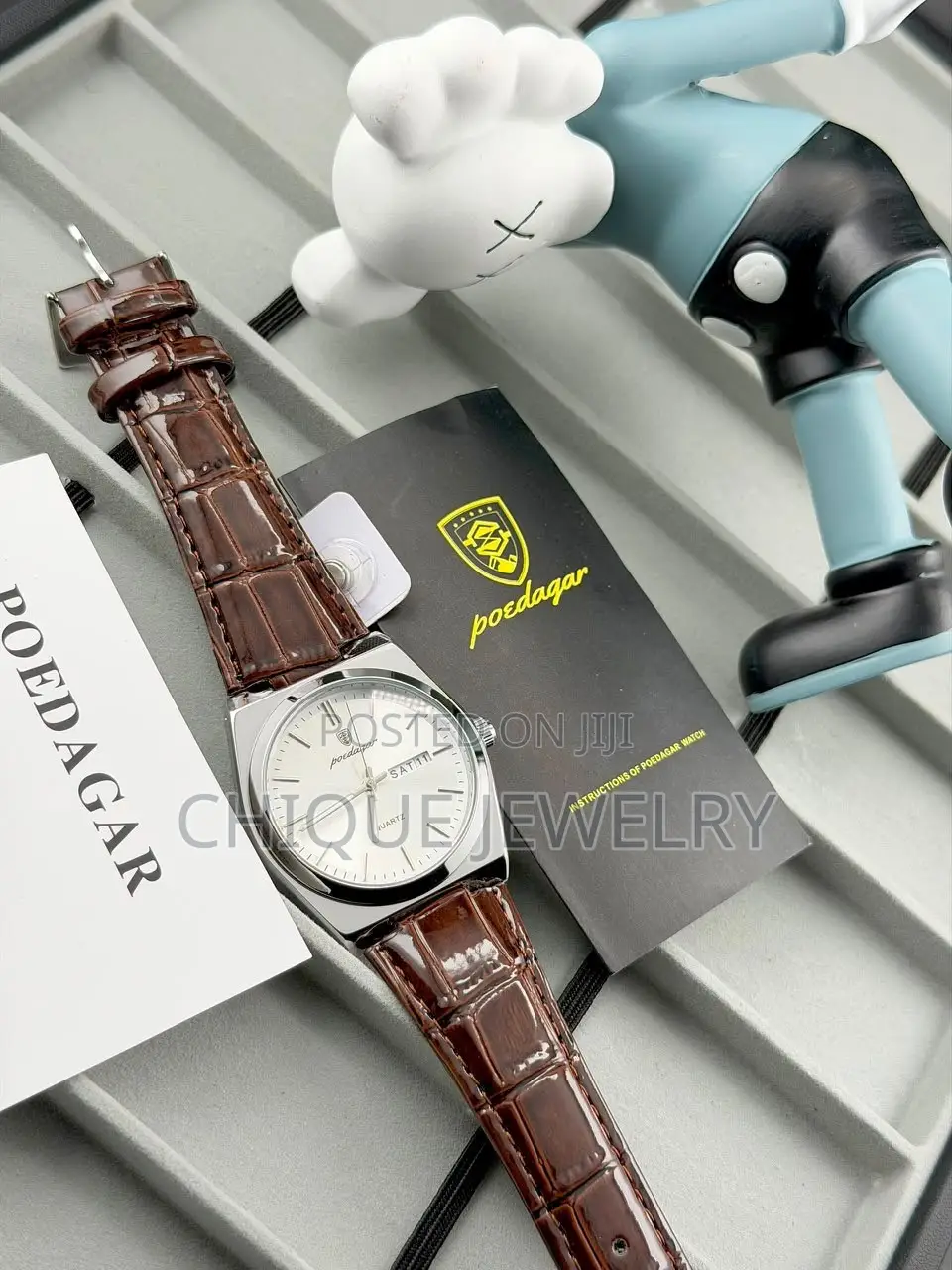 Poedagar Leather Watch