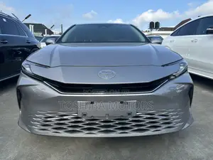 Toyota Camry SE 2025 Gray