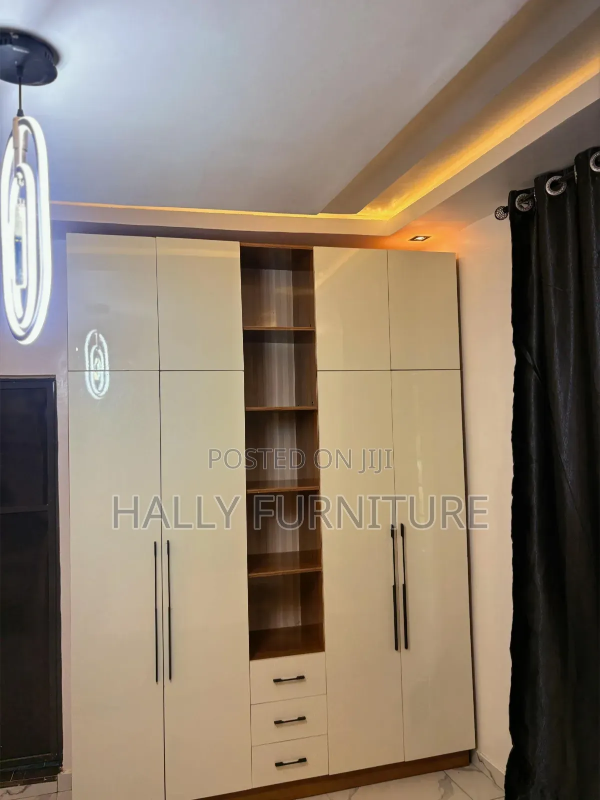Section Hally Wardrobe