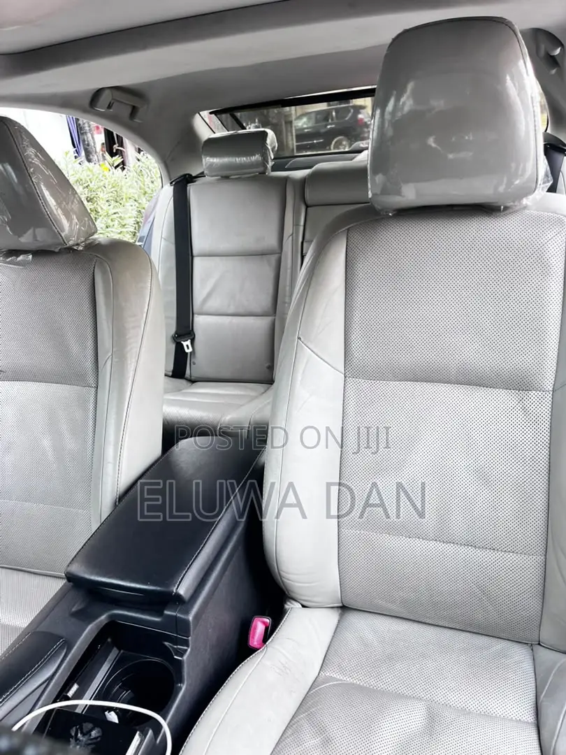 Lexus ES 2012 Gray