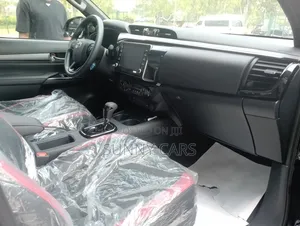 New Toyota Hilux 2025 Black