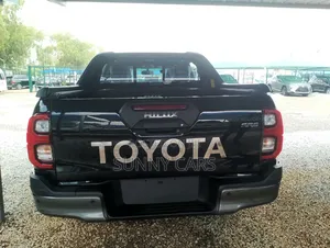 New Toyota Hilux 2025 Black