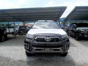 New Toyota Hilux 2025 Black