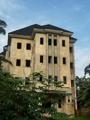20bdrm House in Nnewi for sale