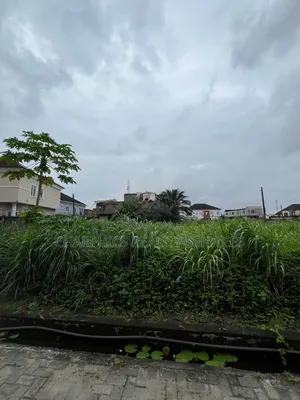 Cornerpiece Land at , Ajah