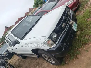 Toyota Hilux 2003 White
