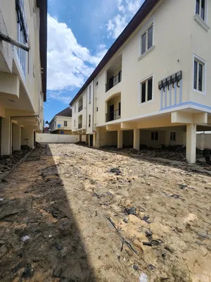 3bdrm Apartment in Chevron for rent