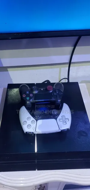 Play Station 4 With 10games Plus Loaded