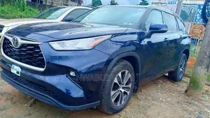 Toyota Highlander XLE AWD 2020 Blue