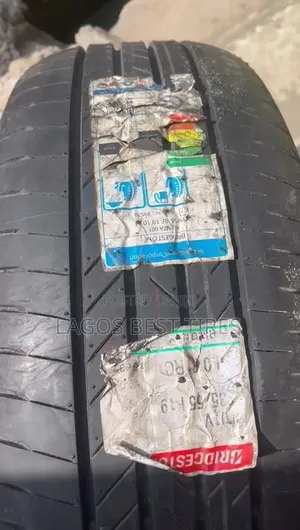 Brand New Bridgestone Alenza 001 Run-Flat Tyre (235/55rf19)