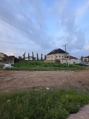 1300sqm for Sale in Akala Estate Road