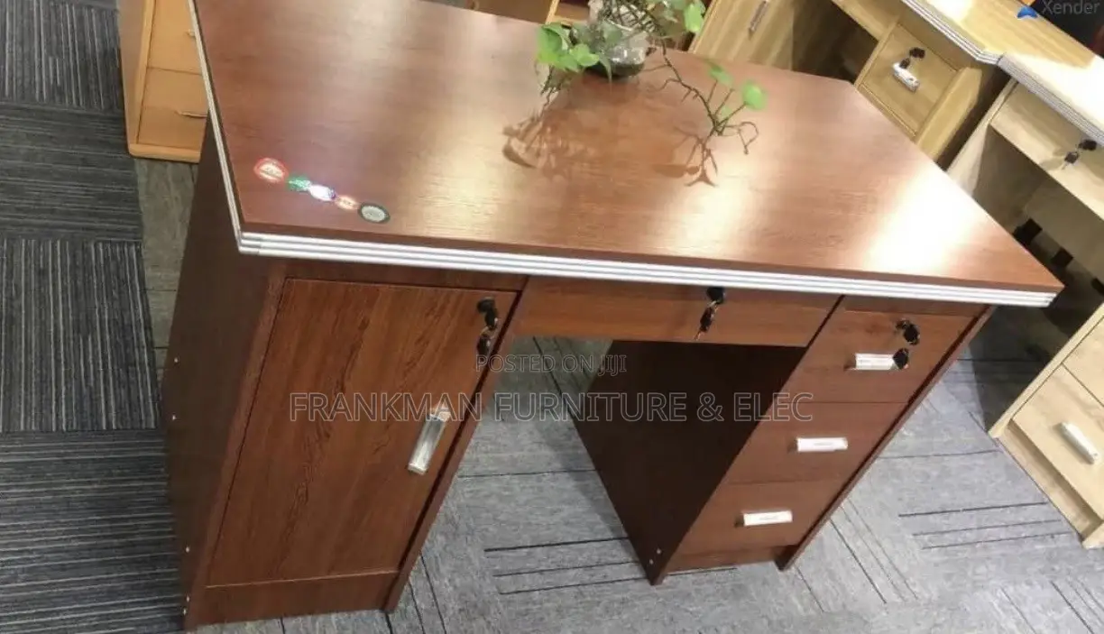 Office Desk With 5 Drawer Space