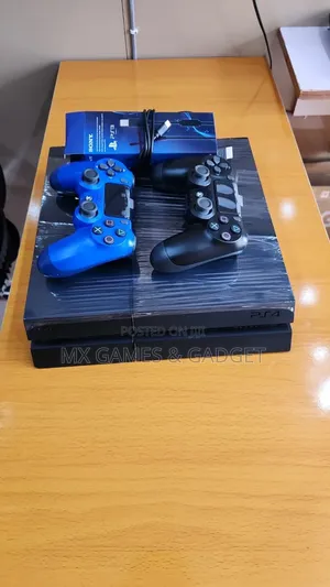 Playstation 4 Fat UK Used Clean With 2 Pad and 8 Games Installed