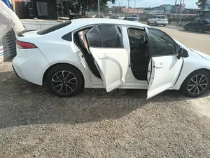 Toyota Corolla SE 2021 White