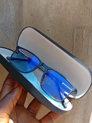 Photochromic Blue Cut Glass