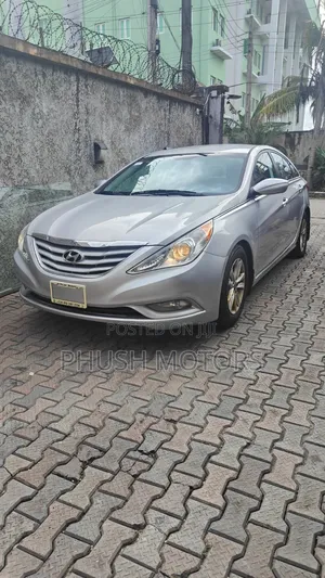 Hyundai Sonata GLS Sedan FWD (2.4L 4cyl 6A) 2013 Silver