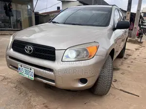 Toyota RAV4 2.0 4x4 2006 Gold