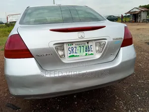 Honda Accord 2005 Silver