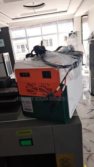 Portable Cola 1000 Pro 1KWH 300W Solar Generator