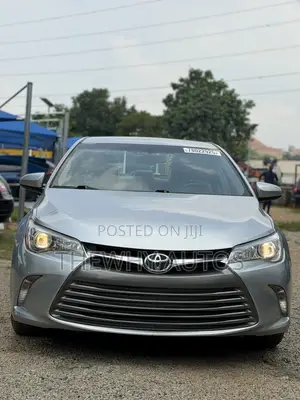 Toyota Camry LE 4dr Sedan (2.5L 4cyl 6A) 2015 Silver