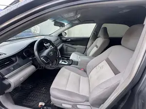 Toyota Camry LE 4dr Sedan (2.5L 4cyl 6A) 2014 Gray