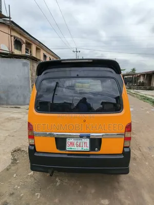 Suzuki APV Minibus 2010 Yellow
