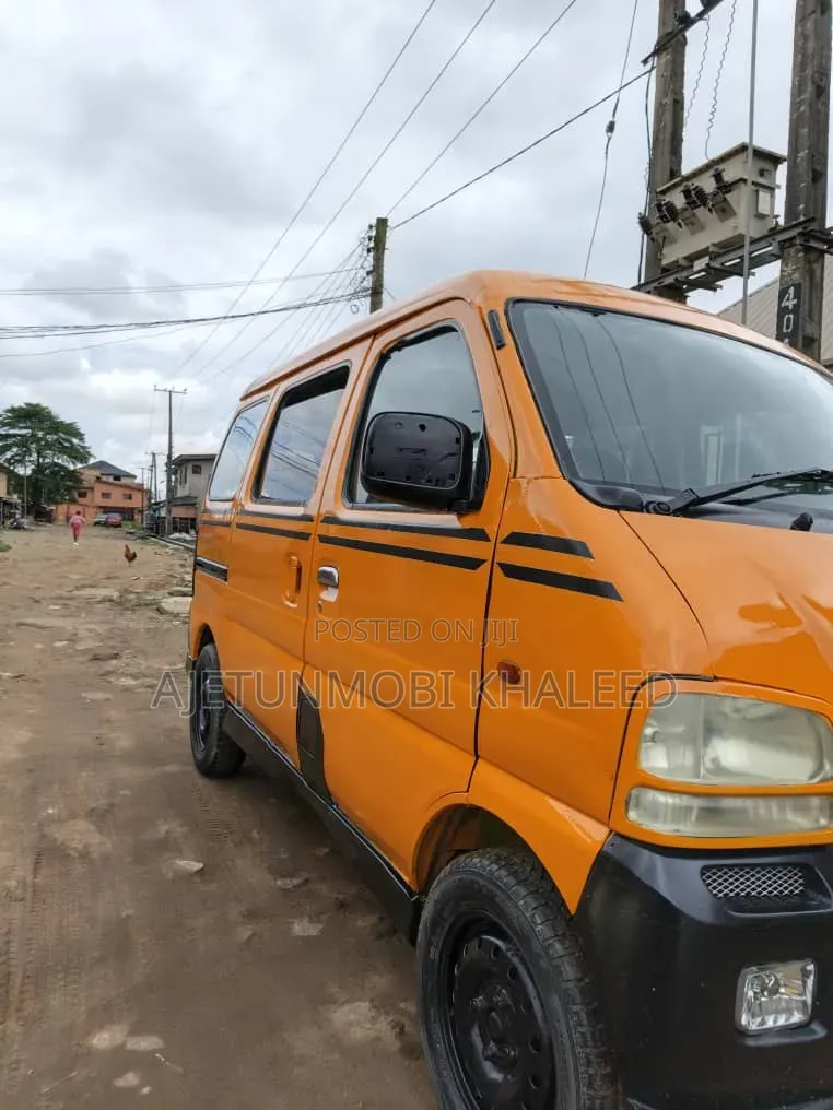 Suzuki APV Minibus 2010 Yellow