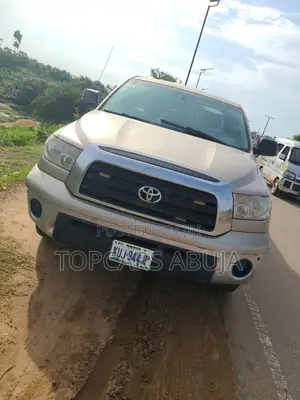Toyota Tundra 2010 Gold