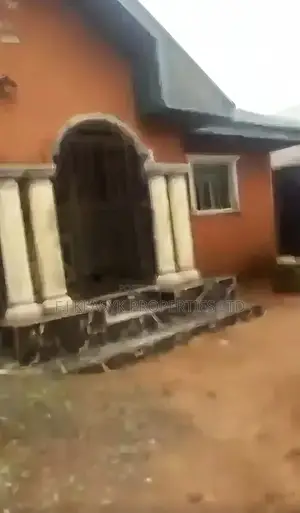 6bdrm Block of Flats in Benin City for sale