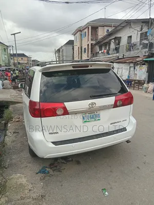 Toyota Sienna XLE AWD 2006 White