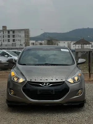 Hyundai Elantra 2013 Gold