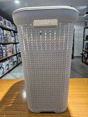 Woven Plastic Laundry Basket With Lid – Light Grey /White