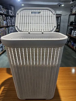 Woven Plastic Laundry Basket With Lid – Light Grey /White