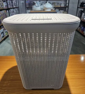Woven Plastic Laundry Basket With Lid – Light Grey /White