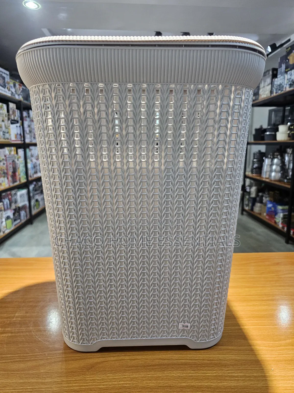 Woven Plastic Laundry Basket With Lid – Light Grey /White