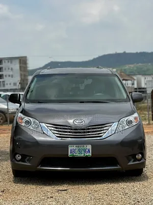 Toyota Sienna 2010 Brown