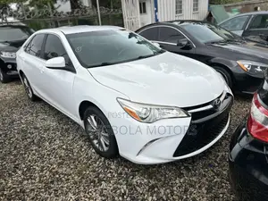Toyota Camry SE 4dr Sedan (2.5L 4cyl 6A) 2015 White