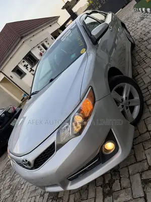 Toyota Camry SE 4dr Sedan (2.5L 4cyl 6A) 2013 Silver