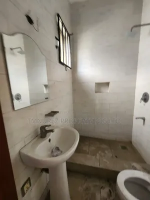 3bdrm Apartment in Chevron for rent