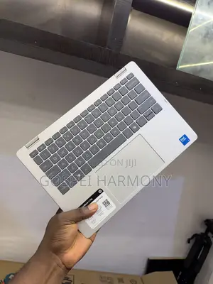 Laptop HP OmniBook 5 14" 8GB Intel Core 5 SSD 512GB