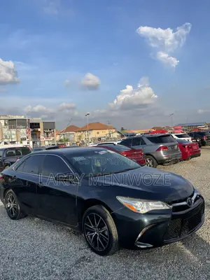 Toyota Camry XLE 4dr Sedan (2.5L 4cyl 6A) 2016