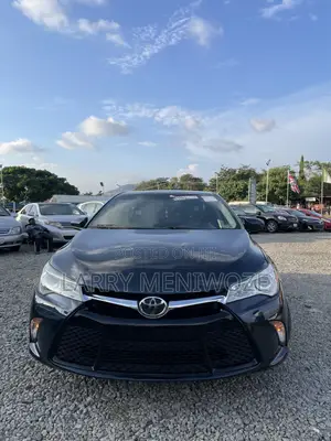 Toyota Camry XLE 4dr Sedan (2.5L 4cyl 6A) 2016